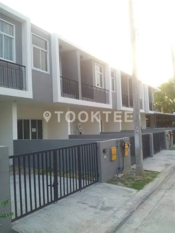 ณ ราธร สุวินทวงศ์