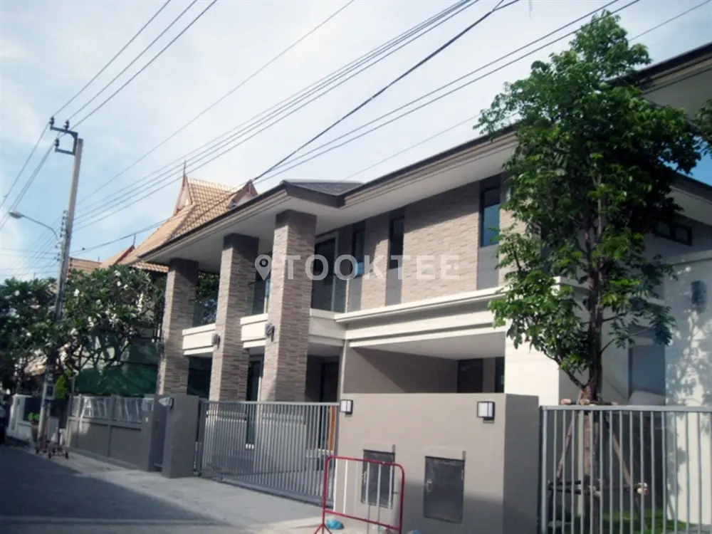 อารียา บุษบา ลาดพร้าว-เสรีไทย