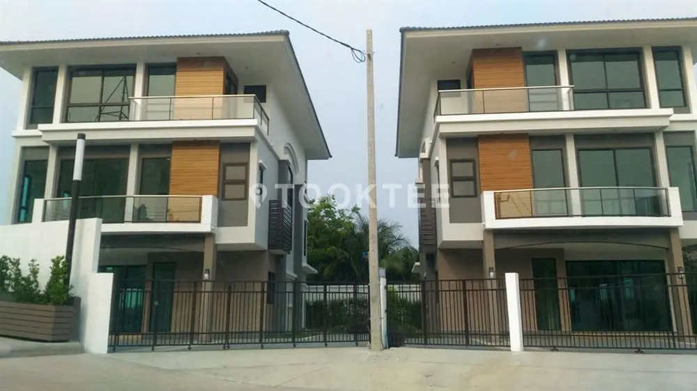 ศุภาลัย เอสเซ้นส์ ลาดพร้าว