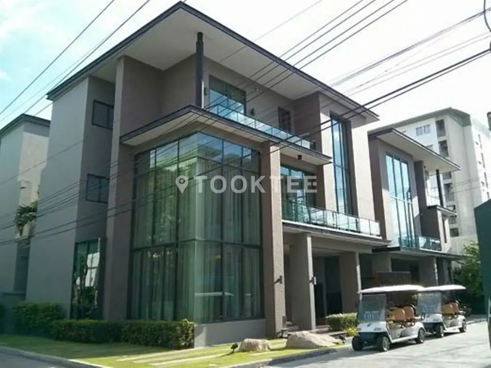 โซล เอกมัย -ลาดพร้าว