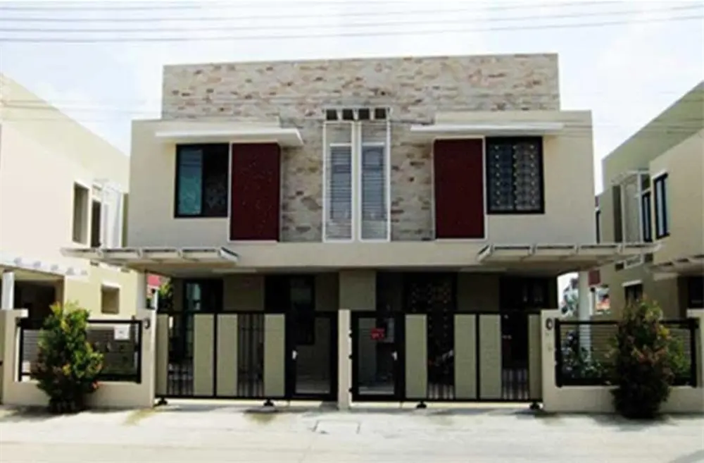 บ้านร็อคการ์เด้น แอร์พอร์ต เ