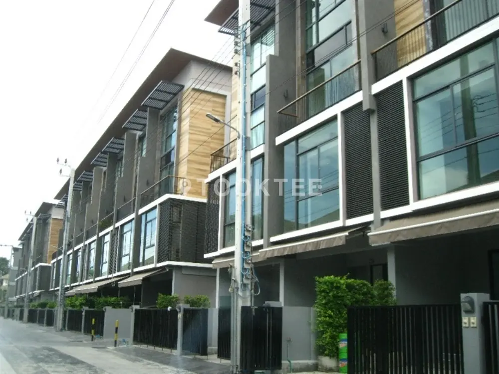 ลอฟท์ เลน ลาซาล