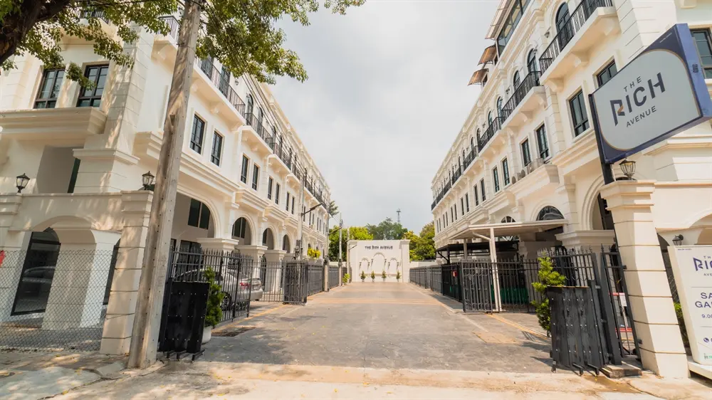 เดอะ ริช อเวนิว ดำรงรักษ์