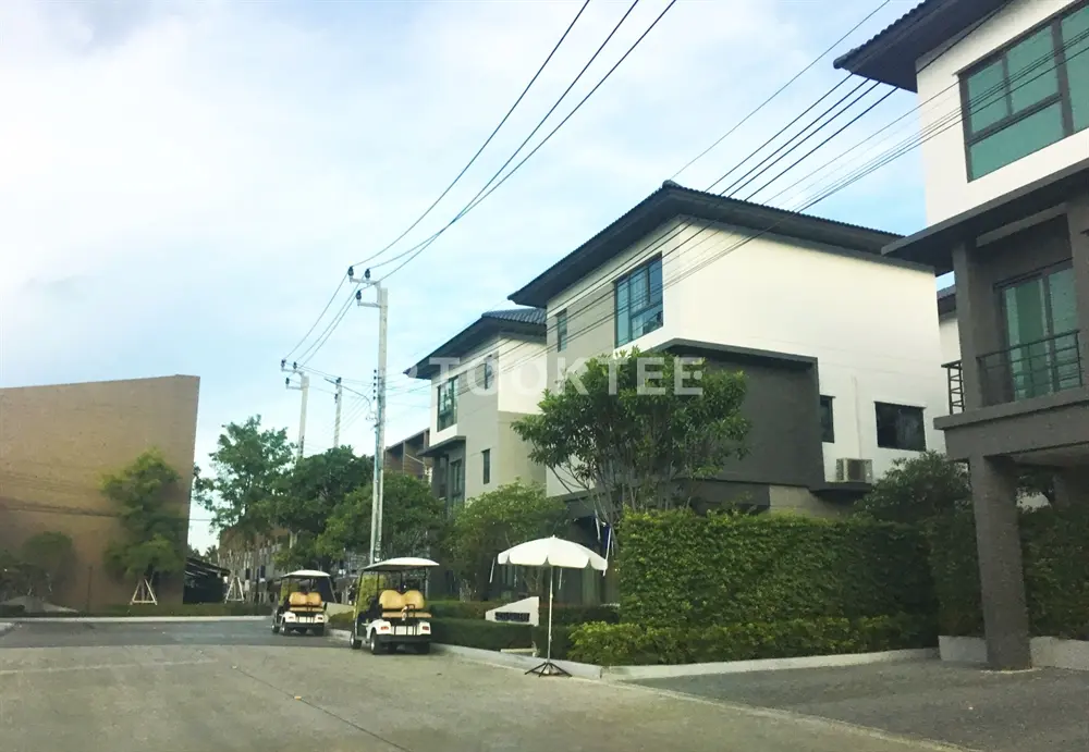 บ้านกลางเมือง สาทร-สุขสวัสดิ์