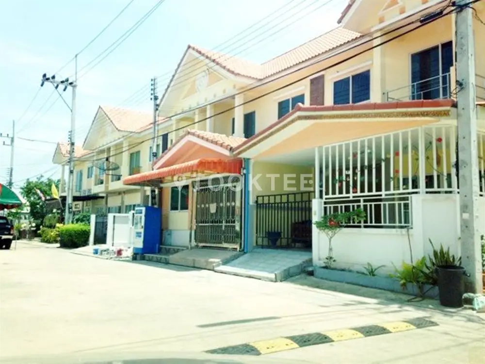 นิราวิลล์ พลัส