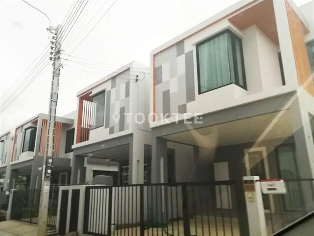 เดอะ บียอนด์ แอท หนองแขม