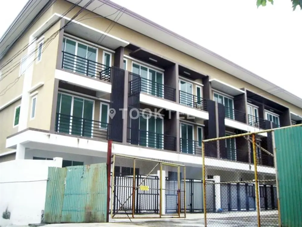 เรสซิเด้นซ์ 77th