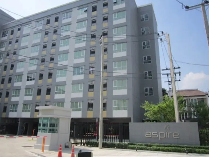 แอสไปร์ สาทร-ตากสิน (บริค โซน)