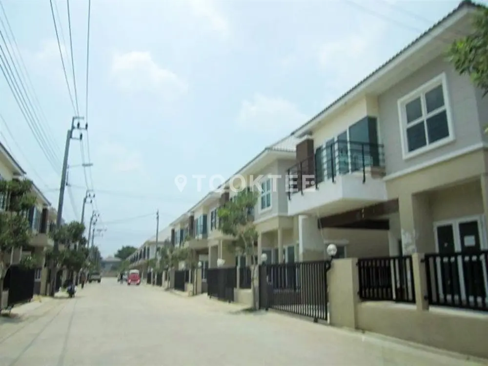 รัชชา เรสซิเดนซ์ นครอินทร์