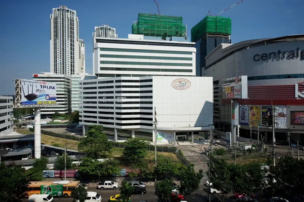 รุ่งโรจน์ธนะกุลม, อาคาร