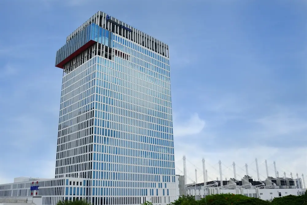 ภิรัชทาวเวอร์แอทไบเทค, อาคาร