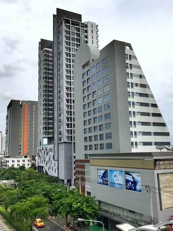 ไทยวีรวัฒน์, อาคาร