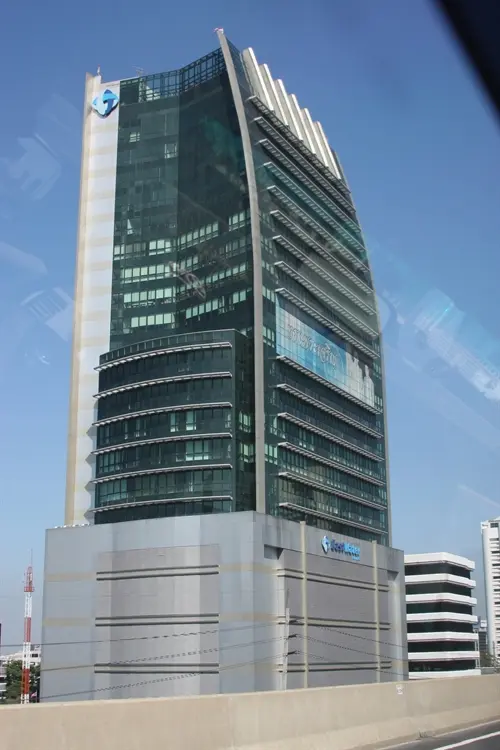 อีสท์วอเตอร์, อาคาร