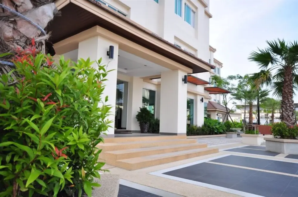 เอเวียน, โรงแรม