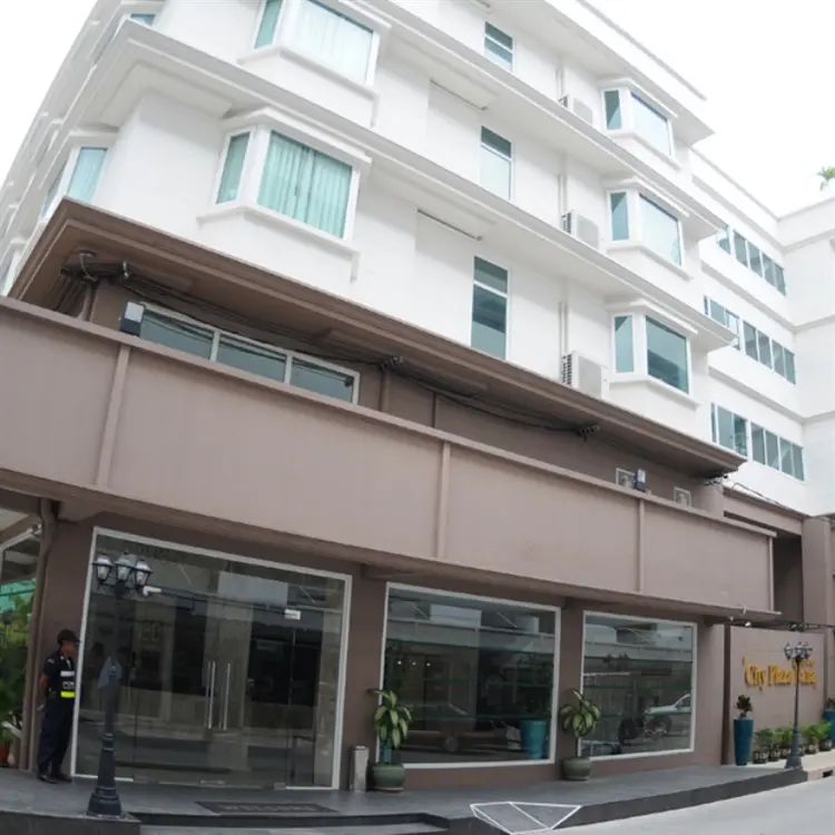 ซิตี้ พลาซ่า นานา,โรงแรม