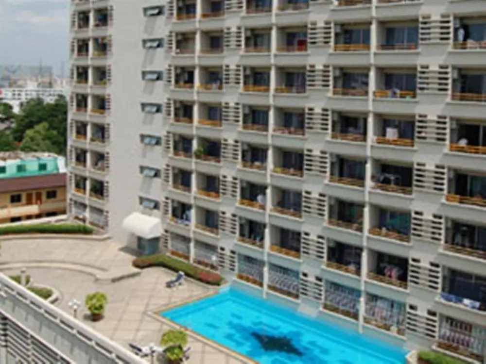 แอล.เอ. ทาวเวอร์,โรงแรม