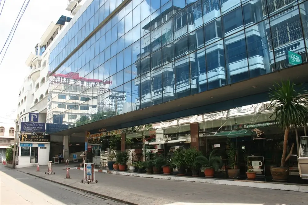 ประตูน้ำ ปาร์ค ,โรงแรม