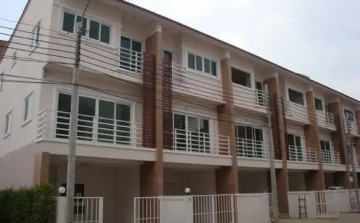 โฮม อินทาวน์