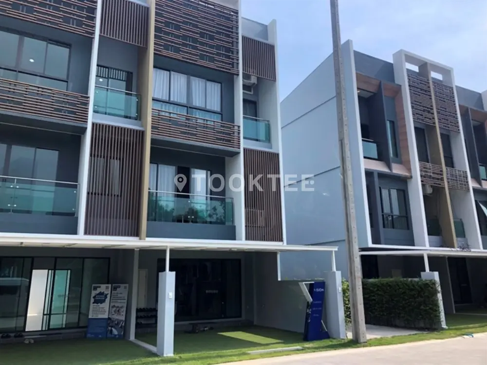 เดอะ วิชั่น ลาดพร้าว-นวมินทร์