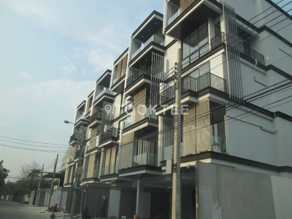 มีลอฟท์ พระราม 9