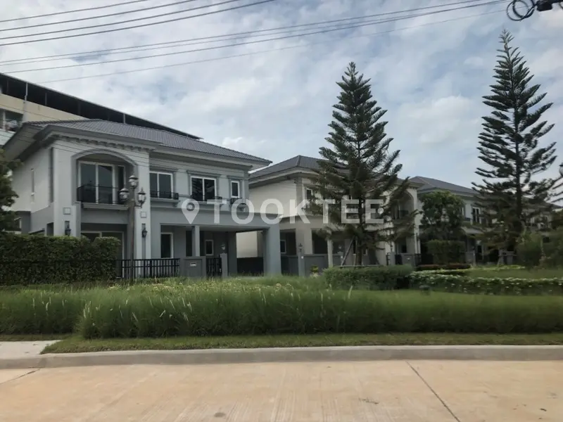 แกรนดิโอ เพชรเกษม 81