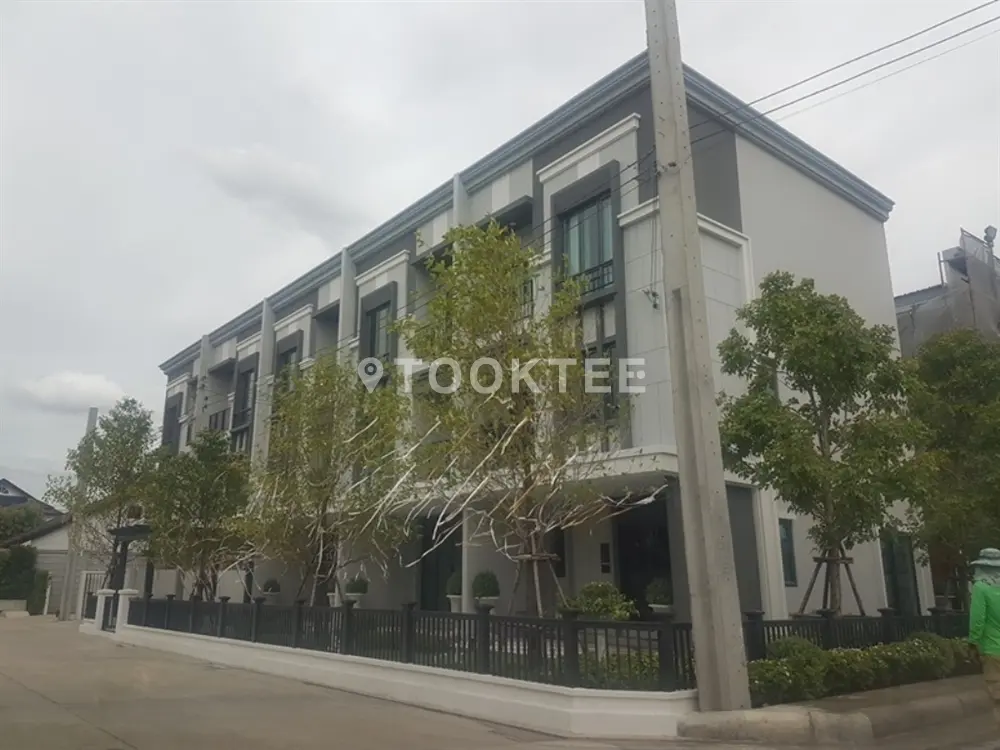 เออร์บานิโอ วิภาวดี-แจ้งวัฒนะ