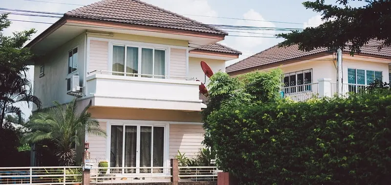 ฉัตรหลวง 8