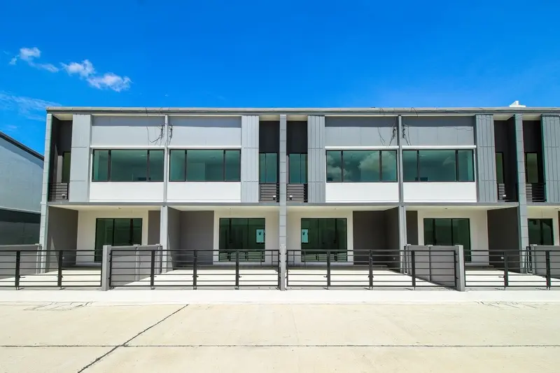 พลีโน่ ศรีนครินทร์-เทพารักษ์